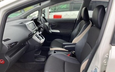 Toyota Wish II, 2017 год, 1 057 000 рублей, 26 фотография