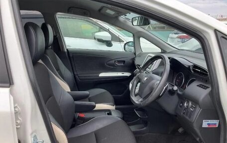Toyota Wish II, 2017 год, 1 057 000 рублей, 29 фотография