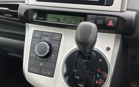Toyota Wish II, 2017 год, 1 057 000 рублей, 37 фотография