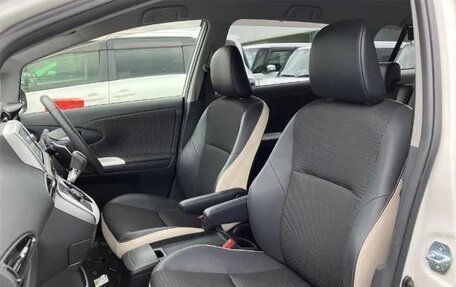 Toyota Wish II, 2017 год, 1 057 000 рублей, 34 фотография