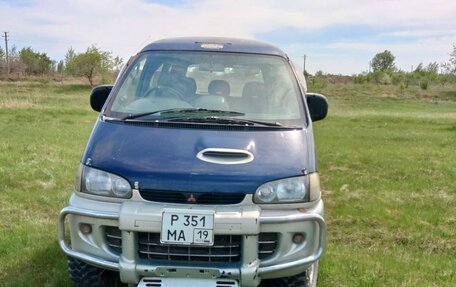 Mitsubishi Delica IV, 1995 год, 750 000 рублей, 4 фотография