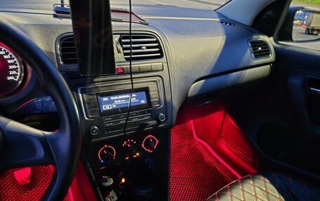 Volkswagen Polo VI (EU Market), 2015 год, 560 000 рублей, 19 фотография