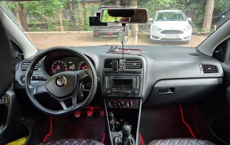 Volkswagen Polo VI (EU Market), 2015 год, 560 000 рублей, 33 фотография