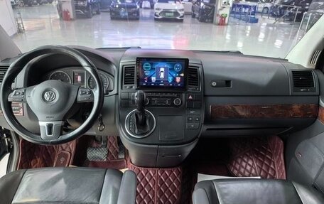 Volkswagen Multivan T6 рестайлинг, 2015 год, 2 750 000 рублей, 3 фотография
