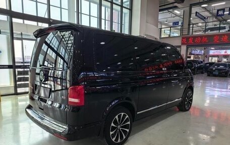Volkswagen Multivan T6 рестайлинг, 2015 год, 2 750 000 рублей, 2 фотография