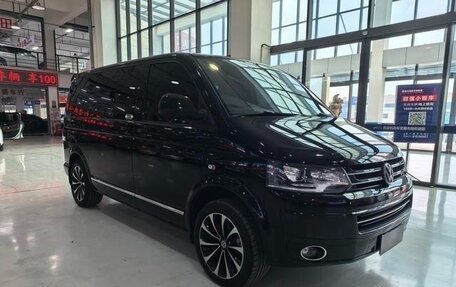 Volkswagen Multivan T6 рестайлинг, 2015 год, 2 750 000 рублей, 5 фотография