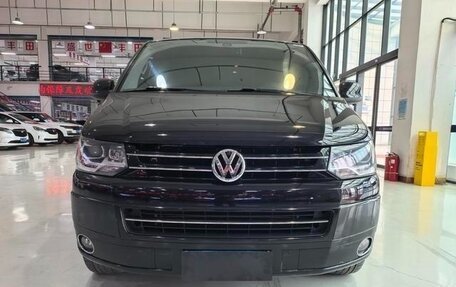 Volkswagen Multivan T6 рестайлинг, 2015 год, 2 750 000 рублей, 10 фотография