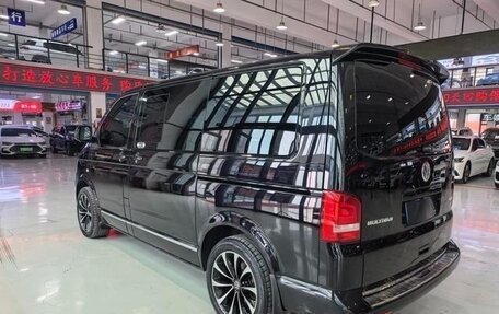 Volkswagen Multivan T6 рестайлинг, 2015 год, 2 750 000 рублей, 11 фотография