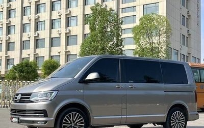 Volkswagen Multivan T6 рестайлинг, 2019 год, 3 750 000 рублей, 1 фотография