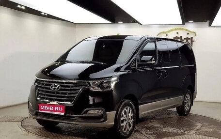 Hyundai Grand Starex Grand Starex I рестайлинг 2, 2019 год, 2 960 000 рублей, 1 фотография