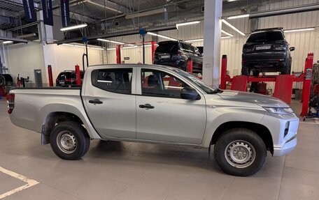 Mitsubishi L200 IV рестайлинг, 2019 год, 1 900 000 рублей, 3 фотография