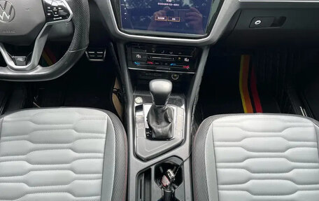Volkswagen Tiguan II, 2022 год, 3 000 400 рублей, 11 фотография