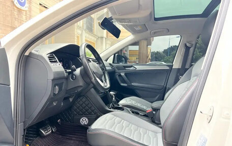 Volkswagen Tiguan II, 2022 год, 3 000 400 рублей, 6 фотография