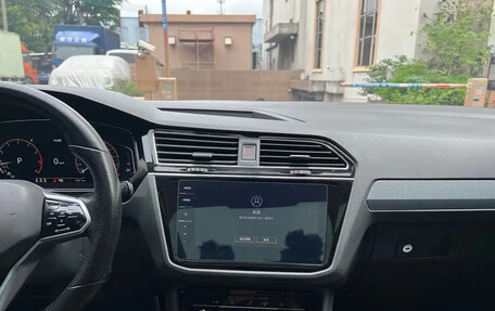 Volkswagen Tiguan II, 2022 год, 3 000 400 рублей, 10 фотография