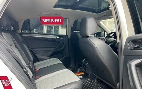 Volkswagen Tiguan II, 2022 год, 3 000 400 рублей, 17 фотография