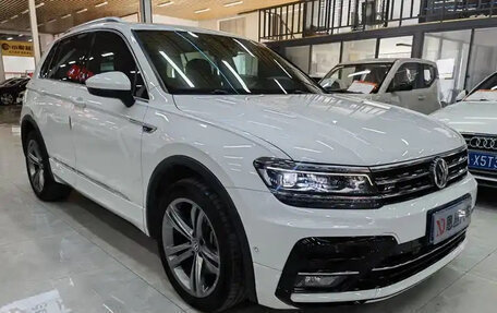 Volkswagen Tiguan II, 2018 год, 2 500 777 рублей, 3 фотография