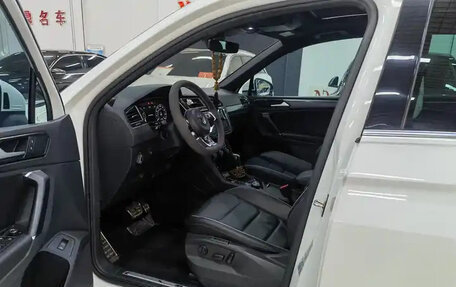 Volkswagen Tiguan II, 2018 год, 2 500 777 рублей, 7 фотография