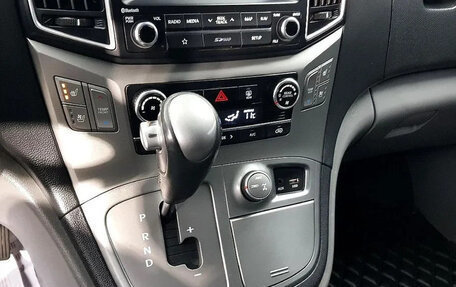 Hyundai Grand Starex Grand Starex I рестайлинг 2, 2019 год, 2 960 000 рублей, 8 фотография