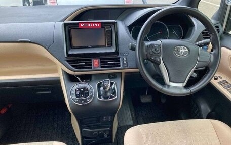 Toyota Noah III, 2014 год, 1 360 000 рублей, 4 фотография