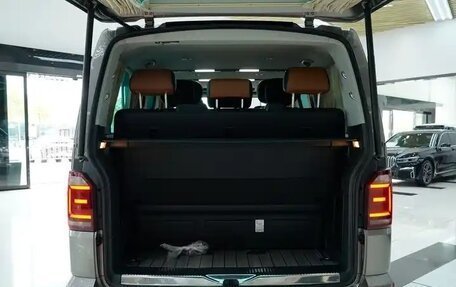 Volkswagen Multivan T6 рестайлинг, 2019 год, 4 890 000 рублей, 7 фотография