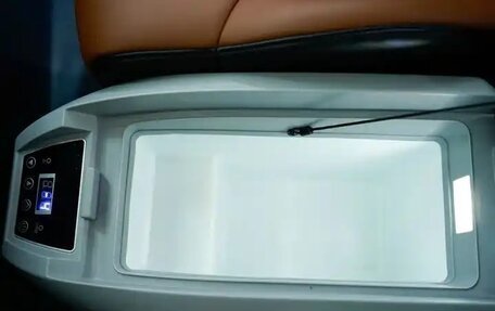 Volkswagen Multivan T6 рестайлинг, 2019 год, 4 890 000 рублей, 15 фотография