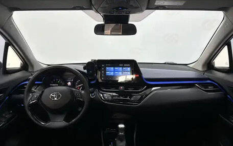 Toyota C-HR I рестайлинг, 2021 год, 2 350 777 рублей, 7 фотография