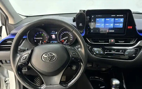 Toyota C-HR I рестайлинг, 2021 год, 2 350 777 рублей, 6 фотография