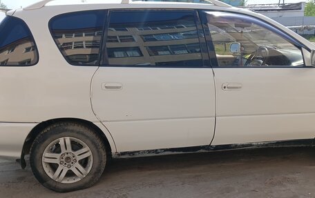 Toyota Ipsum II, 2000 год, 500 000 рублей, 1 фотография