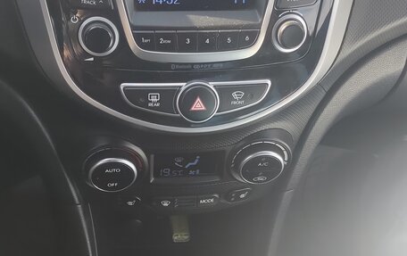 Hyundai Solaris II рестайлинг, 2015 год, 1 090 000 рублей, 15 фотография