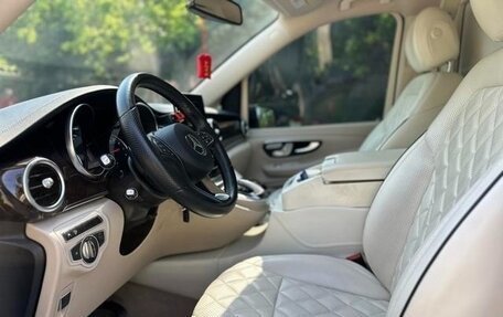 Mercedes-Benz V-Класс, 2019 год, 4 640 000 рублей, 3 фотография