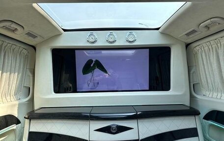 Mercedes-Benz V-Класс, 2019 год, 4 640 000 рублей, 12 фотография