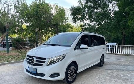 Mercedes-Benz V-Класс, 2018 год, 4 160 000 рублей, 1 фотография