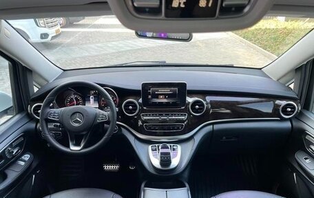 Mercedes-Benz V-Класс, 2018 год, 4 160 000 рублей, 12 фотография