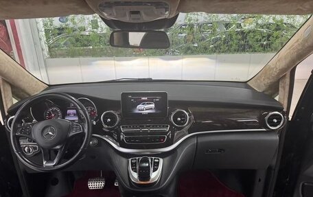 Mercedes-Benz V-Класс, 2018 год, 4 610 000 рублей, 5 фотография