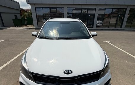 KIA Rio IV, 2021 год, 1 350 000 рублей, 2 фотография