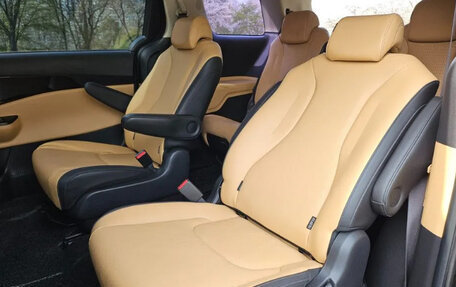 KIA Carnival, 2021 год, 2 100 000 рублей, 10 фотография