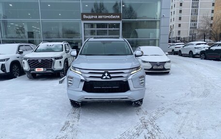 Mitsubishi Pajero Sport III рестайлинг, 2020 год, 3 750 000 рублей, 1 фотография