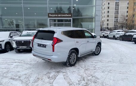Mitsubishi Pajero Sport III рестайлинг, 2020 год, 3 750 000 рублей, 5 фотография