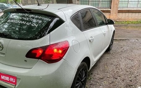 Opel Astra J, 2011 год, 665 000 рублей, 2 фотография