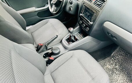 Volkswagen Jetta VI, 2011 год, 649 000 рублей, 4 фотография