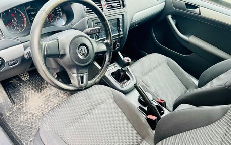 Volkswagen Jetta VI, 2011 год, 649 000 рублей, 2 фотография