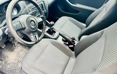 Volkswagen Jetta VI, 2011 год, 649 000 рублей, 24 фотография