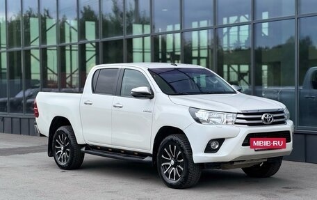 Toyota Hilux VIII, 2019 год, 2 680 000 рублей, 3 фотография