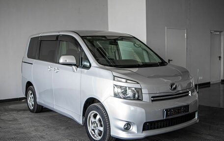 Toyota Voxy II, 2009 год, 1 569 000 рублей, 3 фотография