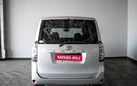 Toyota Voxy II, 2009 год, 1 569 000 рублей, 5 фотография