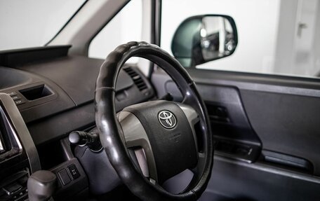 Toyota Voxy II, 2009 год, 1 569 000 рублей, 16 фотография