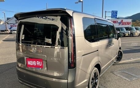 Honda Stepwgn, 2022 год, 2 250 000 рублей, 7 фотография