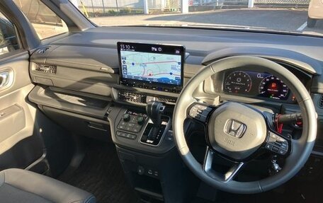 Honda Stepwgn, 2022 год, 2 250 000 рублей, 10 фотография