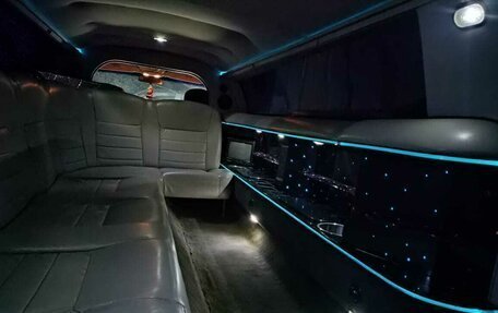 Lincoln Town Car III рестайлинг, 2000 год, 550 000 рублей, 3 фотография