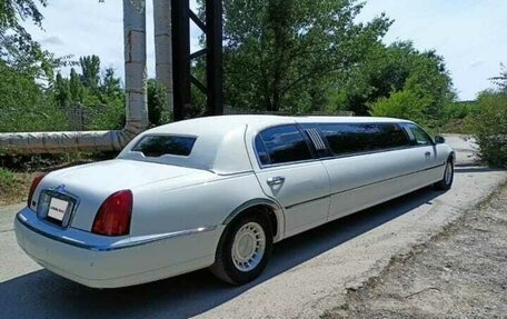 Lincoln Town Car III рестайлинг, 2000 год, 550 000 рублей, 8 фотография